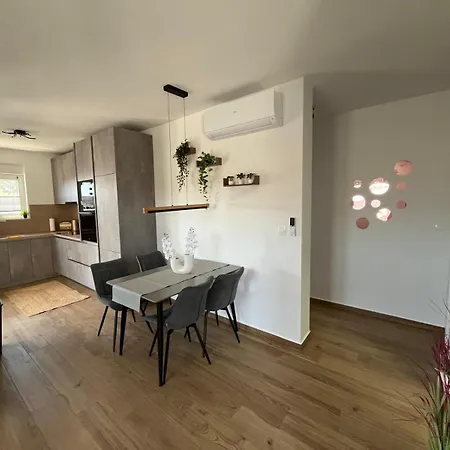Flip Flop Apartament Vir